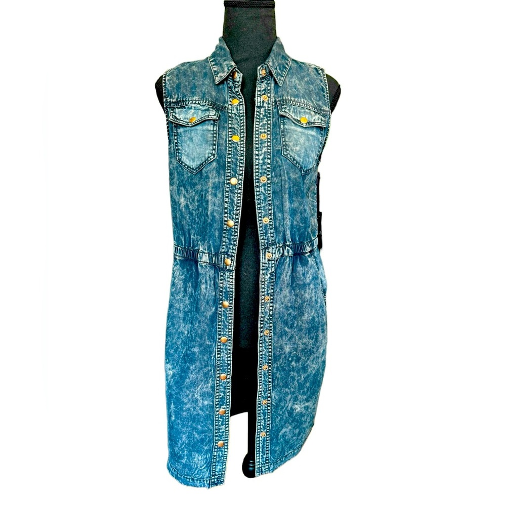 SLEEVELESS JEAN BUTTON DOWN